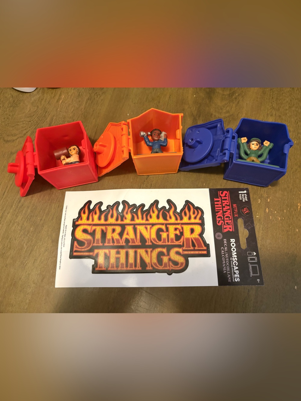 Stranger Things Flame Logo Sticker &’ figurine